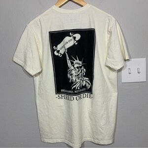 Shred or Die Statue of Liberty Skeleton‎ Skateboarding Cream Tee Large